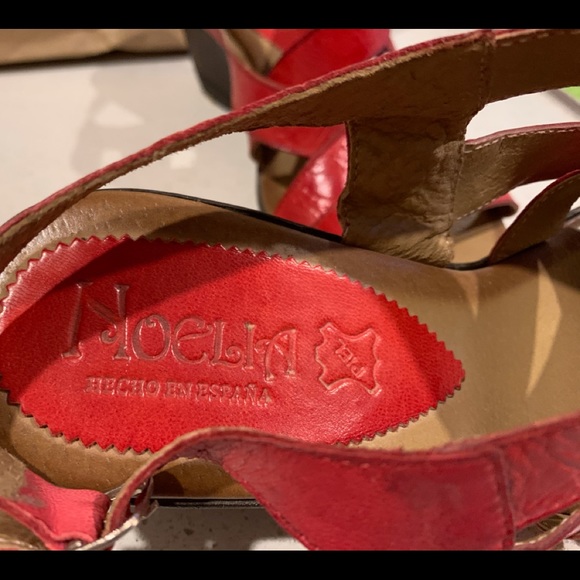Soft leather red sandals - Picture 2 of 3
